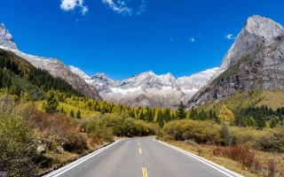 甘孜边上有个被遗忘的月亮村，一天就能走进羌寨活着的史诗