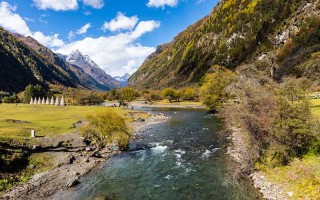 月亮湾，草原上那抹被风吹皱的温柔