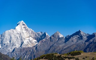 别再只盯着四姑娘山了！这座低调的雪山秘境，才是川西隐藏的*