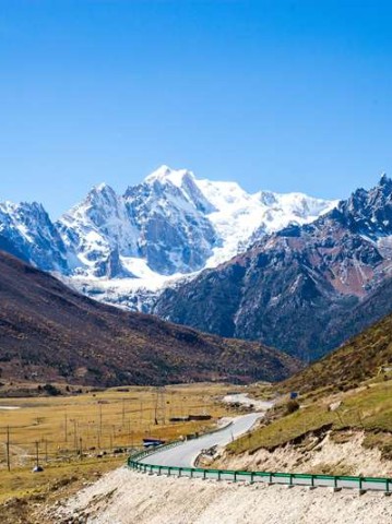 理县*工资揭秘，高原上的铁饭碗，到底香不香？